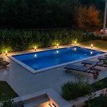 Latica Villa