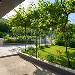Latica Villa