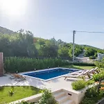 Villa Latica