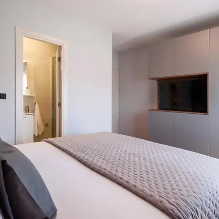 فيلة Latica Dicmo