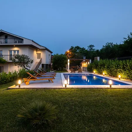 Latica فيلة Dicmo