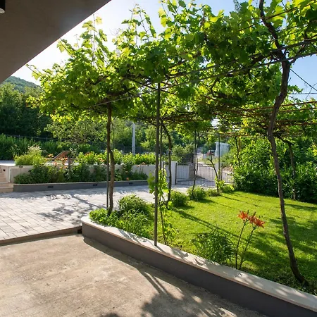 Latica Villa