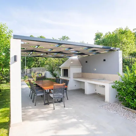 Latica فيلة Dicmo